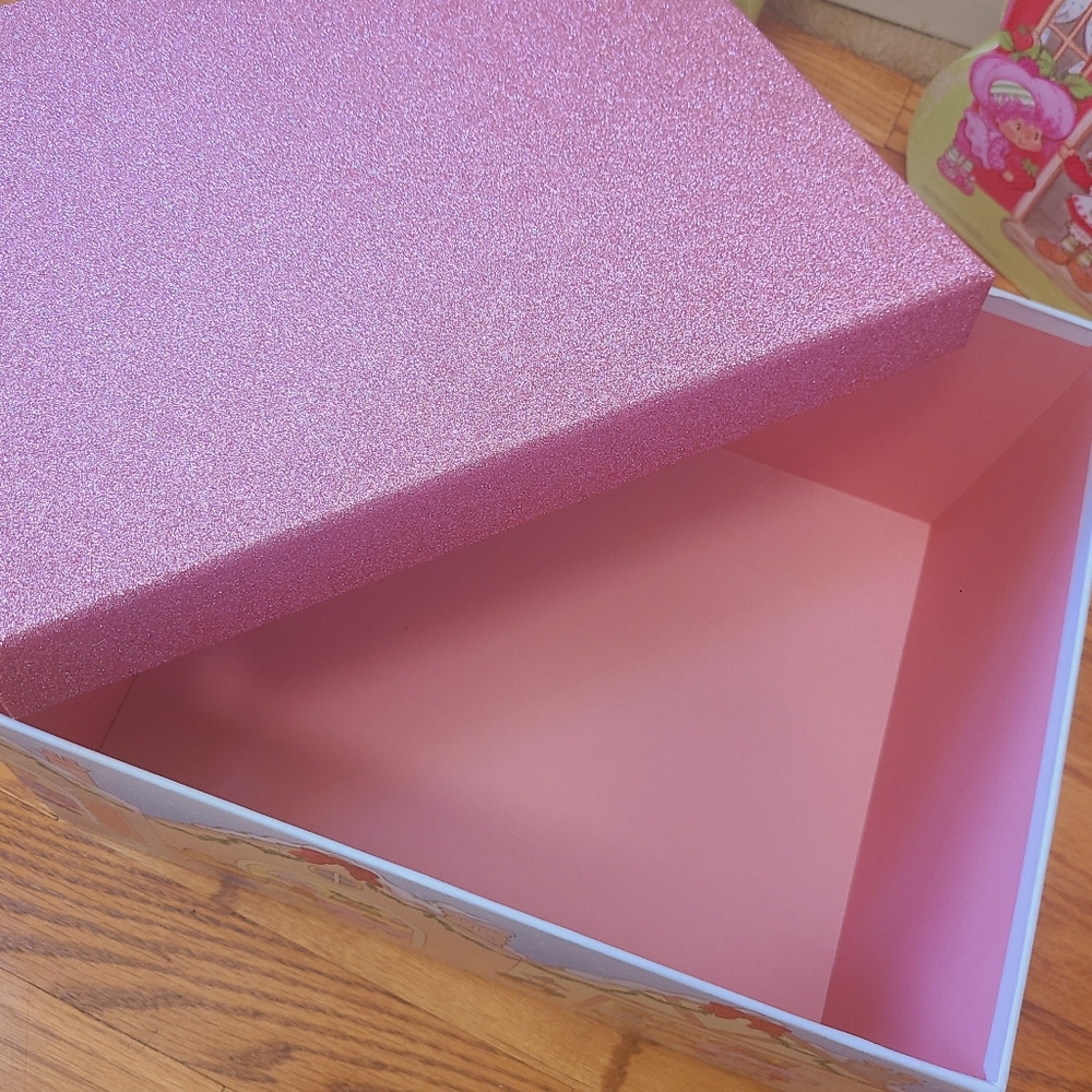 Strawberry Shortcake Box ๐ - Picture 5 of 5